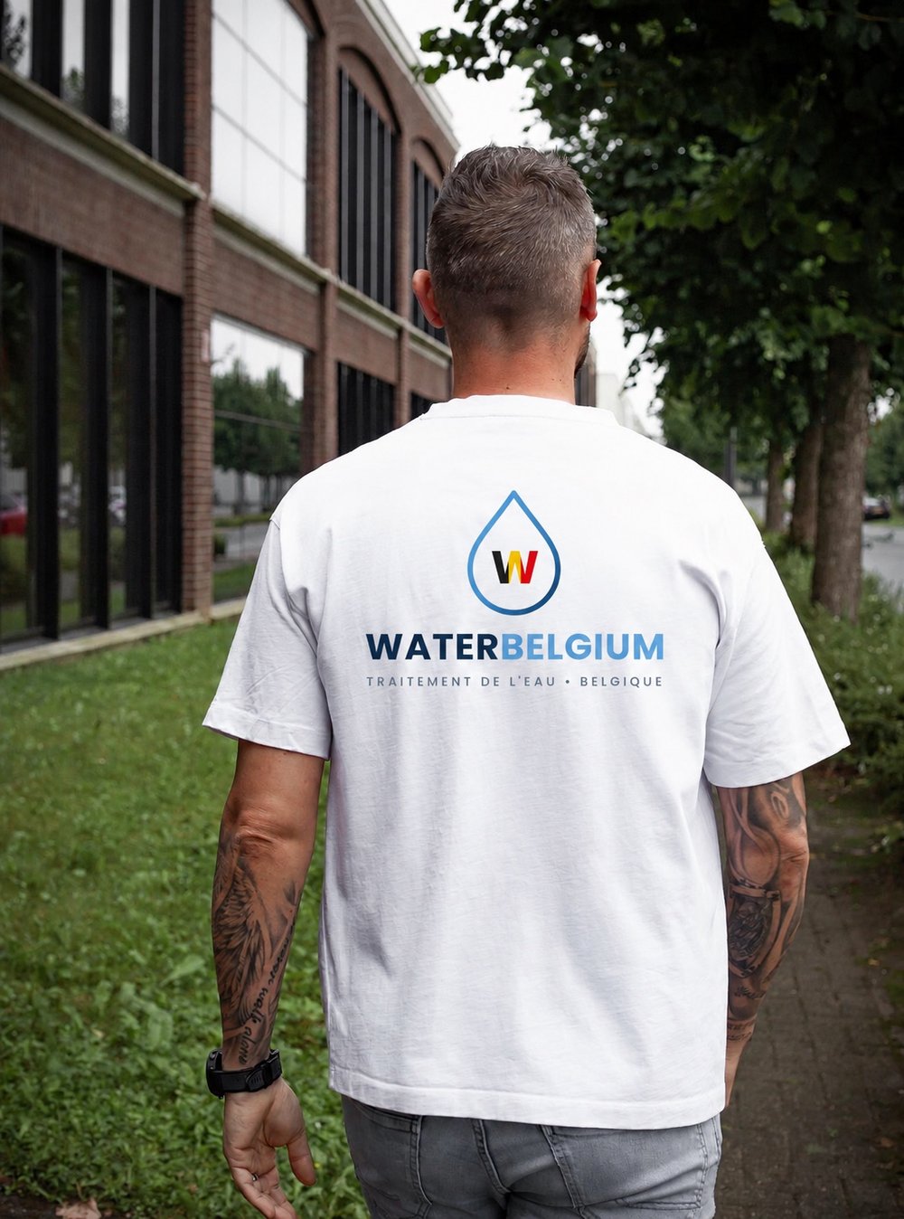 Membre de l'équipe portant le t-shirt Water Belgium